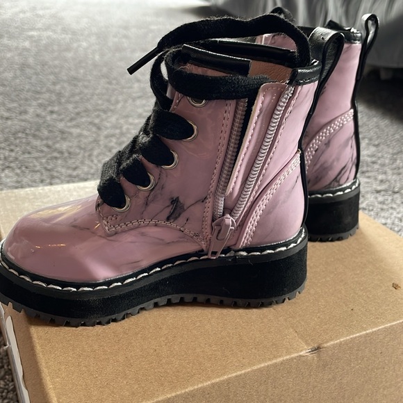 Toddler Steve Madden boots - Picture 2 of 5